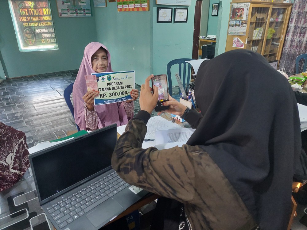 Penyaluran BLT-DD Tahap 7 di Desa Baru Berlangsung Lancar